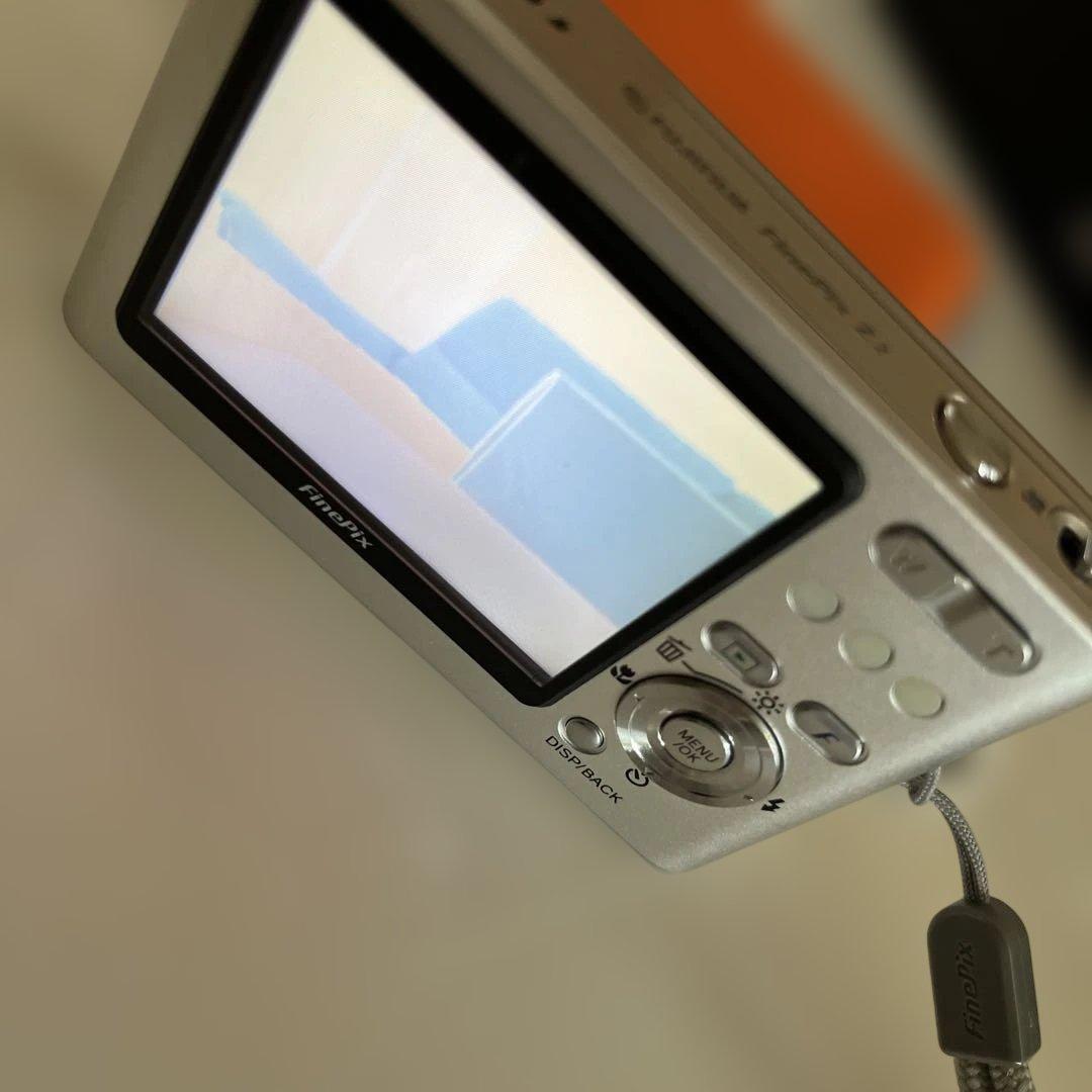 Fujifilm FinePix Z2 コンパクトデジタルカメラ