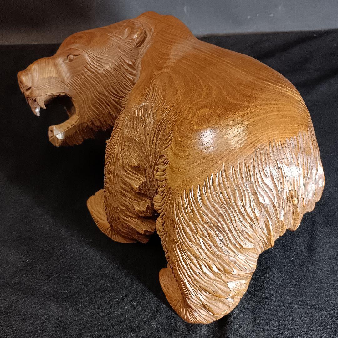 木製クマ彫刻