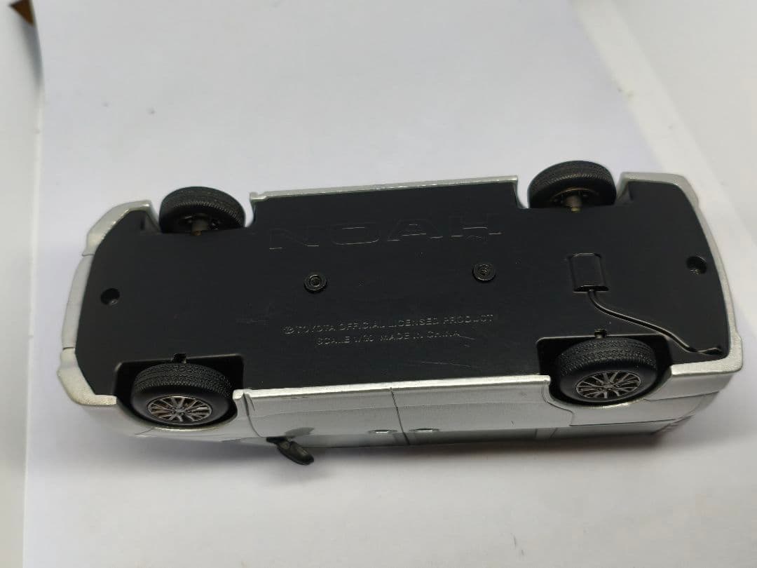 トヨタ　ノア　Si　80系前期　エアロ　1/30　カラーサンプル　ミニカー