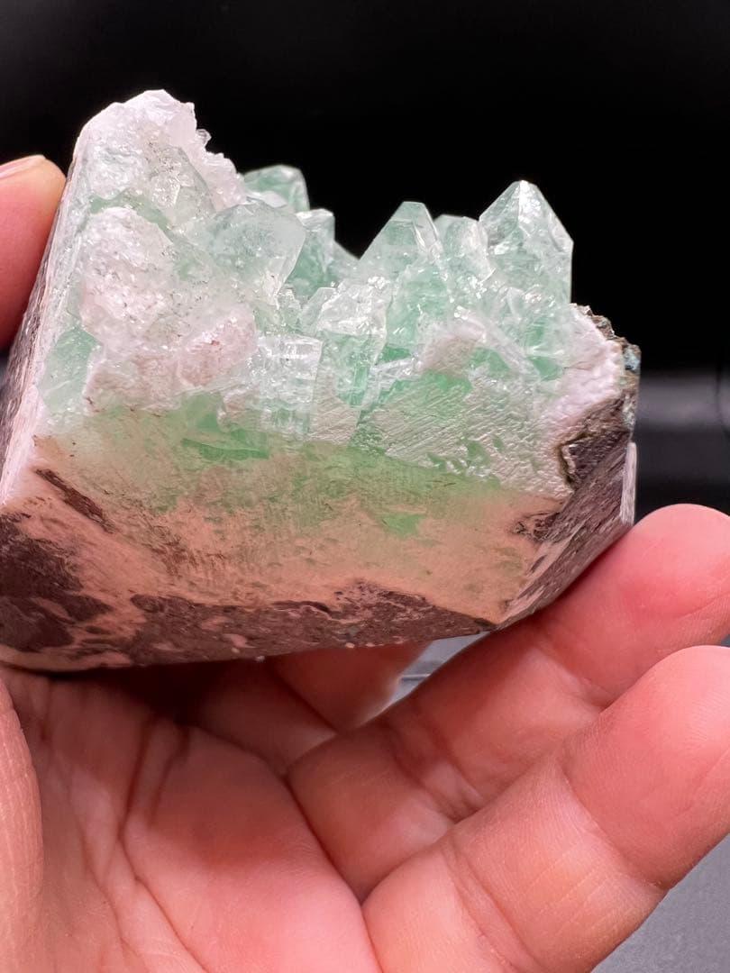 グリーンアポフィライト　スティルバイト　母岩付き　インド産