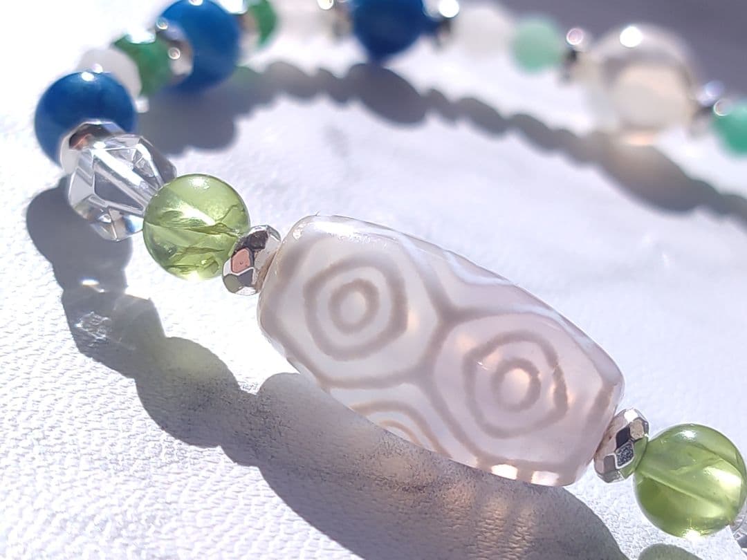 ◇龍眼天珠と亀甲天珠・エメラルド・ペリドット・アフガナイトのパワーストーンブレス