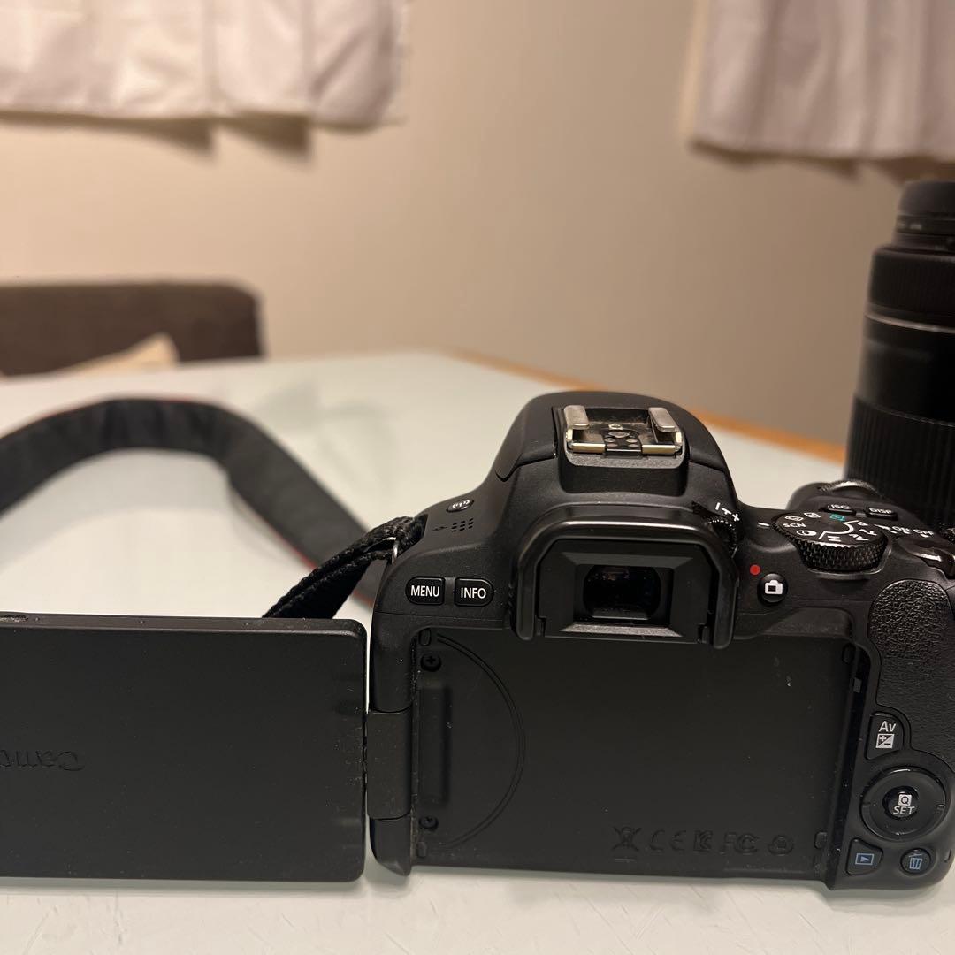 Canon一眼レフカメラ　EOS KISS X9