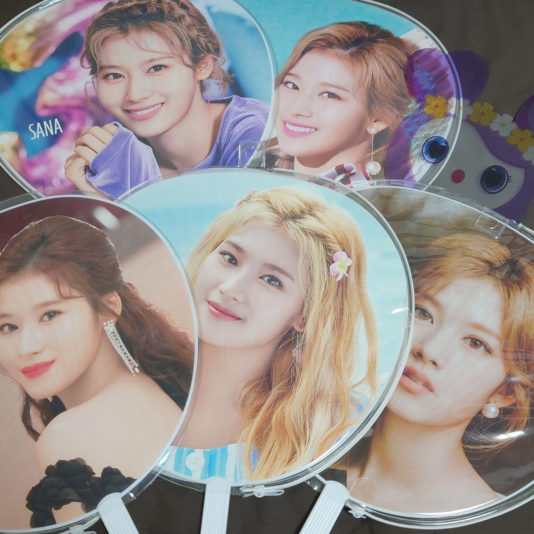 TWICE サナ うちわ 20枚 サブリー フォトカードホルダー 缶バッジ